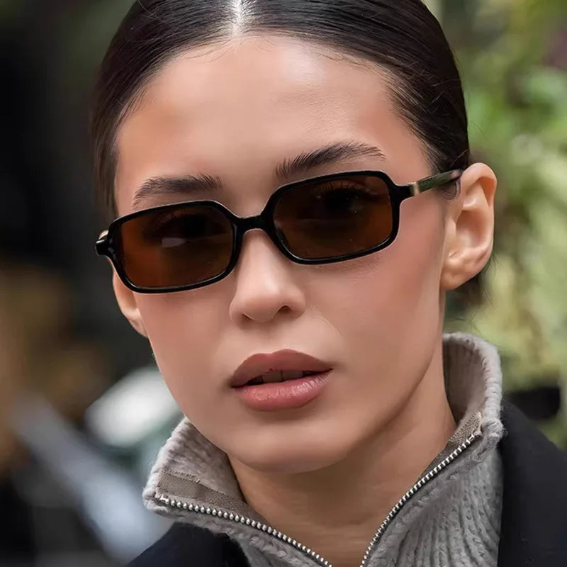 Nyxie Damen Sonnenbrille mit rechteckiger Fassung und getönten Gläsern