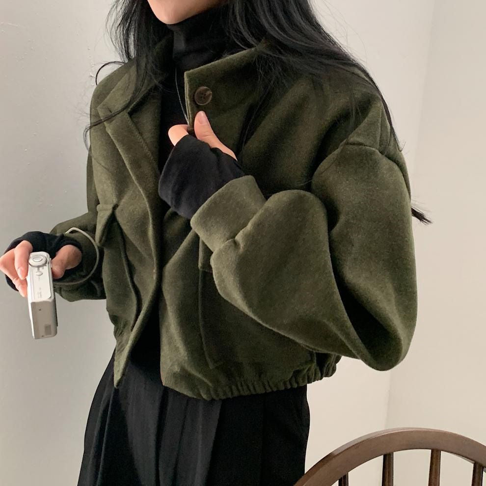 Audrey | Short wool jacket with stand-up collar and relaxed fit 