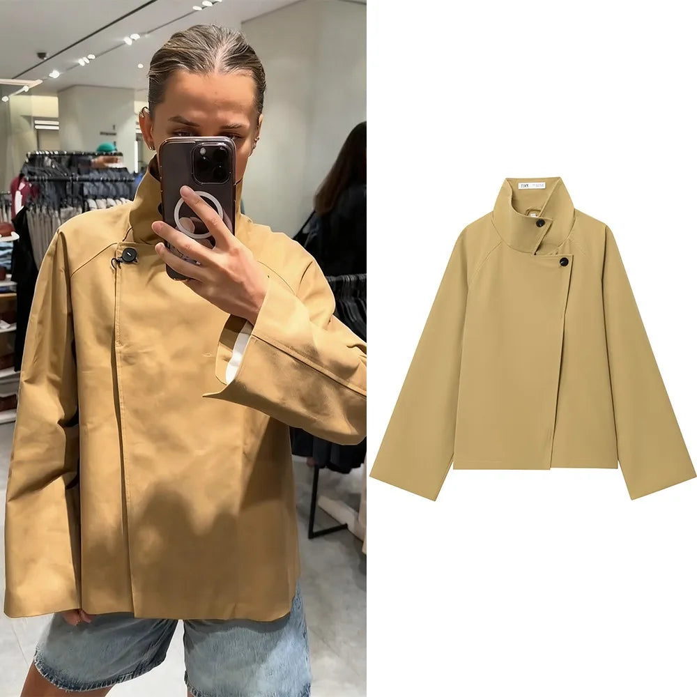 Kiana | Kurze Stehkragen-Mantel