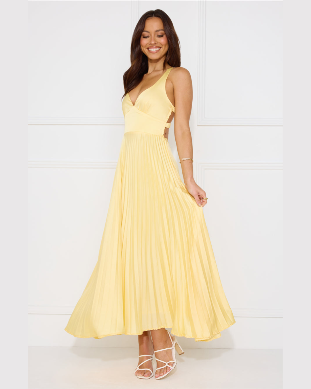 Amelia | Plissiertes Maxikleid Mit Tiefem V-Ausschnitt