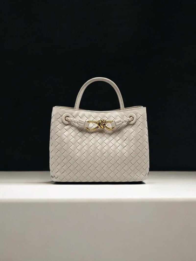 Velira Mini Schultertasche aus Veloursleder
