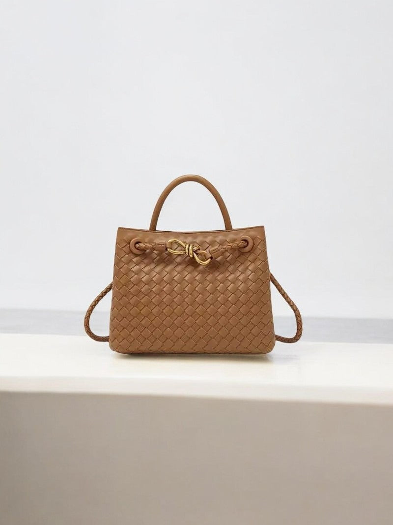 Velira Mini Schultertasche aus Veloursleder