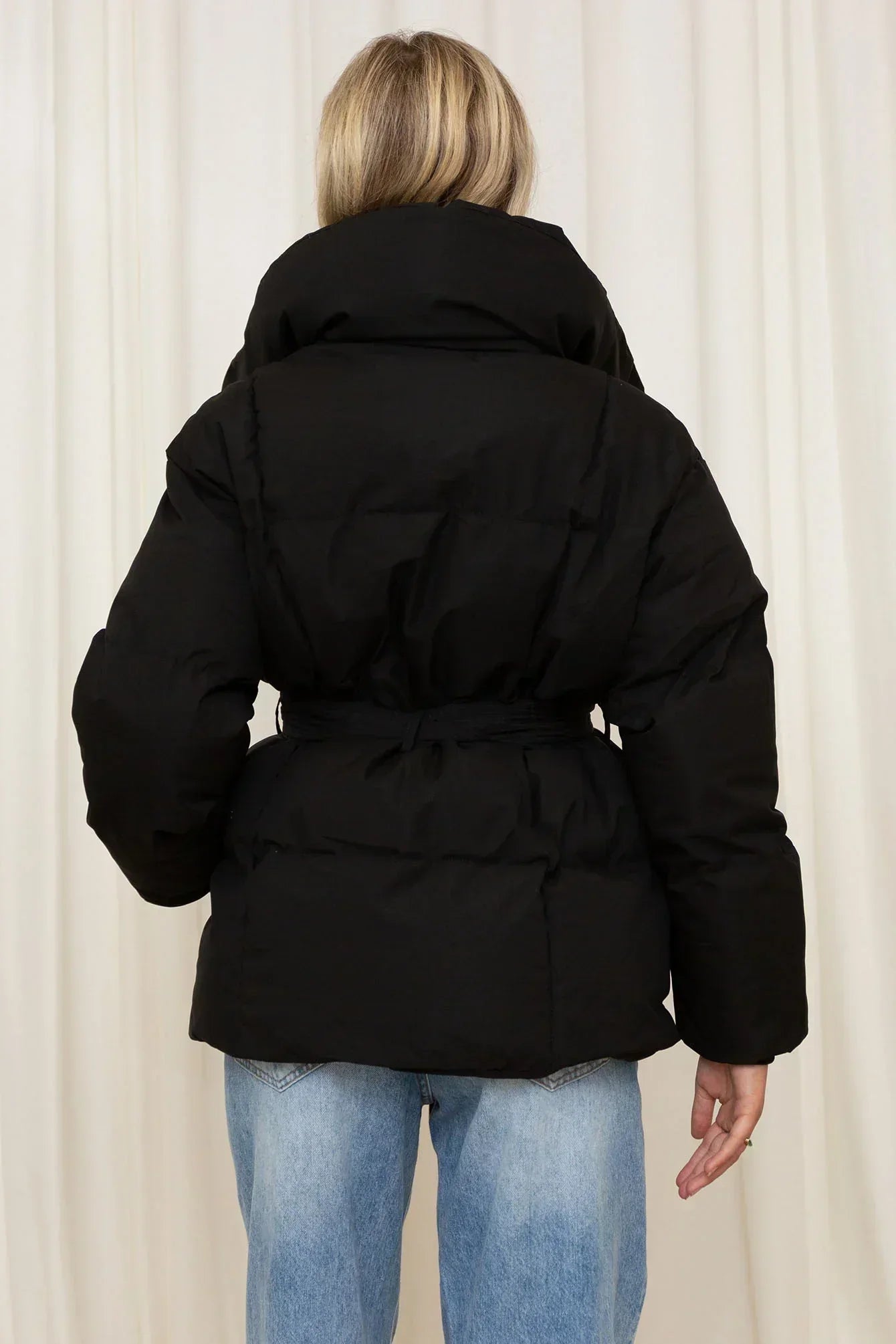Yelara | Damen Kurze Steppjacke mit Gürtel